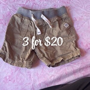 Carter’s khaki pull on shorts 4T. Bundle any 3sale items for $20
